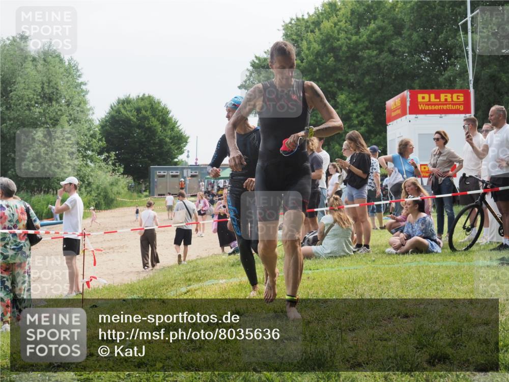 15.06.2025 - 27. Vierlanden-Triathlon KatJ http://msf.ph/oto/8035636 15.06.2025 11:20:27 Schwimmen 838, 880, 890, 926 meine-sportfotos.de