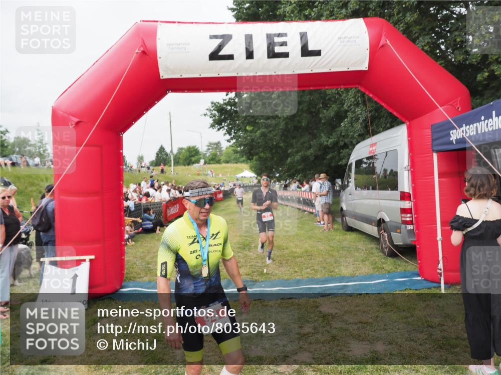21.06.2025 - 27. Vierlanden-Triathlon MichiJ http://msf.ph/oto/8035643 15.06.2026 13:00:43 Ziel 12, 639 meine-sportfotos.de
