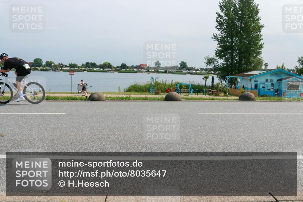 21.06.2025 - 27. Vierlanden-Triathlon H.Heesch http://msf.ph/oto/8035647 15.06.2025 11:44:25 Radfahren 668 meine-sportfotos.de