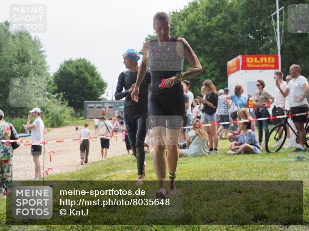15.06.2025 - 27. Vierlanden-Triathlon KatJ http://msf.ph/oto/8035648 15.06.2025 11:20:28 Schwimmen 838, 880, 890, 926 meine-sportfotos.de