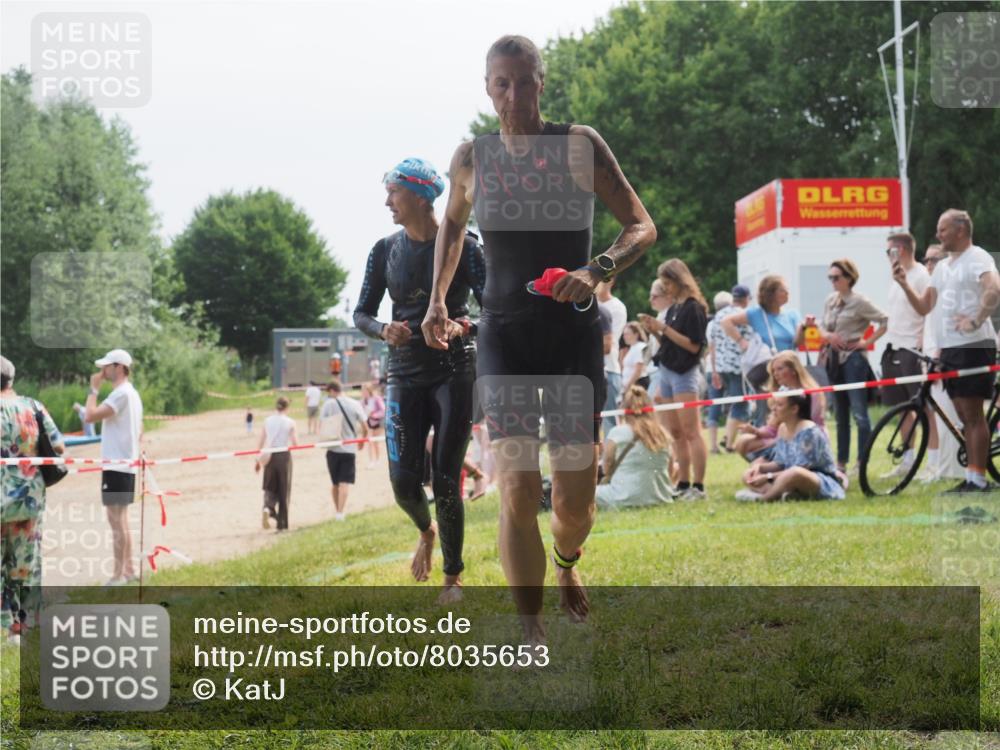 15.06.2025 - 27. Vierlanden-Triathlon KatJ http://msf.ph/oto/8035653 15.06.2025 11:20:28 Schwimmen 838, 880, 890, 926 meine-sportfotos.de
