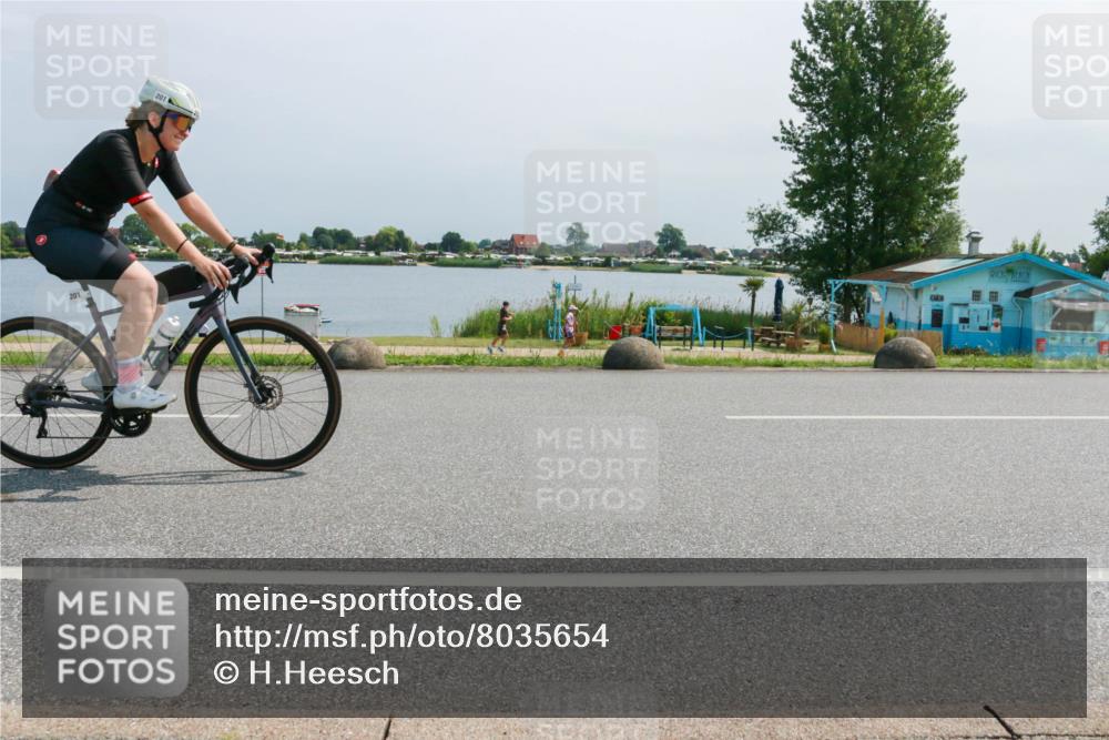 21.06.2025 - 27. Vierlanden-Triathlon H.Heesch http://msf.ph/oto/8035654 15.06.2025 11:44:35 Radfahren 201 meine-sportfotos.de