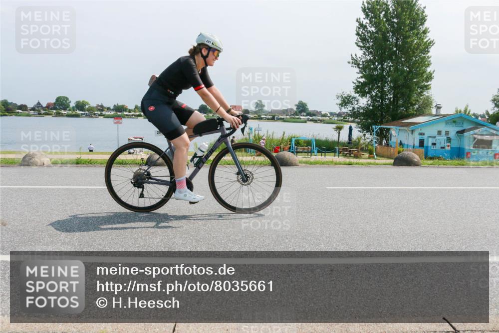 21.06.2025 - 27. Vierlanden-Triathlon H.Heesch http://msf.ph/oto/8035661 15.06.2025 11:44:35 Radfahren 201 meine-sportfotos.de