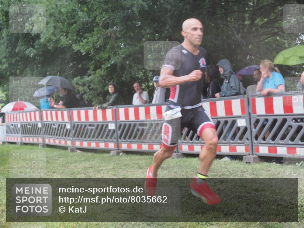 21.06.2025 - 27. Vierlanden-Triathlon KatJ http://msf.ph/oto/8035662 15.06.2025 13:52:21 Ziel 776, 1163 meine-sportfotos.de