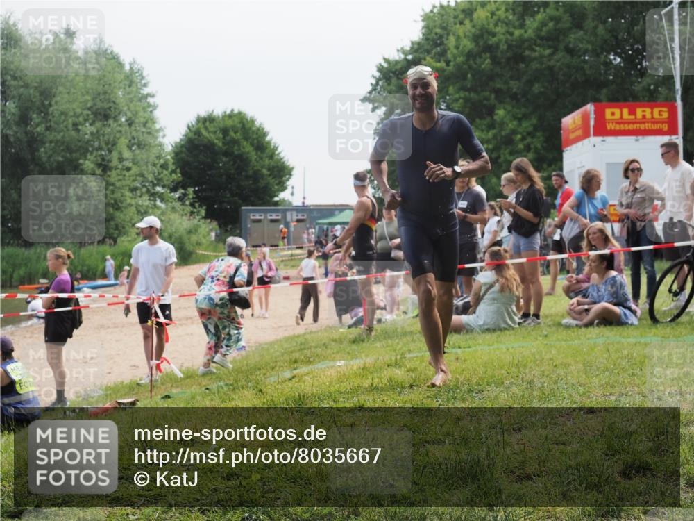 15.06.2025 - 27. Vierlanden-Triathlon KatJ http://msf.ph/oto/8035667 15.06.2025 11:20:33 Schwimmen 838, 890, 926, 969 meine-sportfotos.de