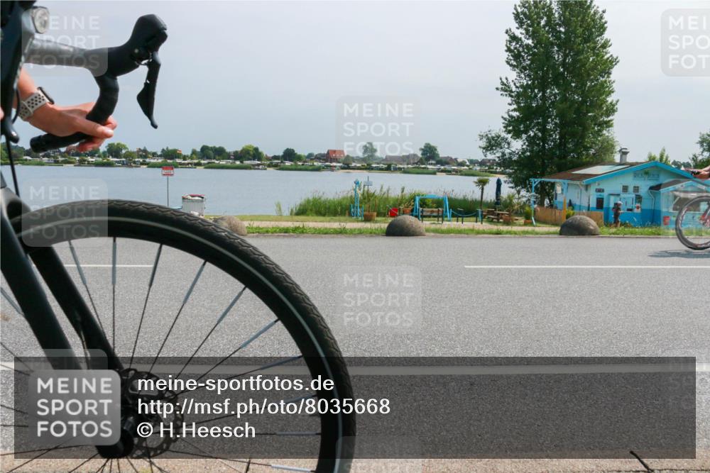 21.06.2025 - 27. Vierlanden-Triathlon H.Heesch http://msf.ph/oto/8035668 15.06.2025 11:44:47 Radfahren 868 meine-sportfotos.de