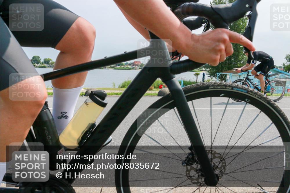 21.06.2025 - 27. Vierlanden-Triathlon H.Heesch http://msf.ph/oto/8035672 15.06.2025 11:44:47 Radfahren 868 meine-sportfotos.de