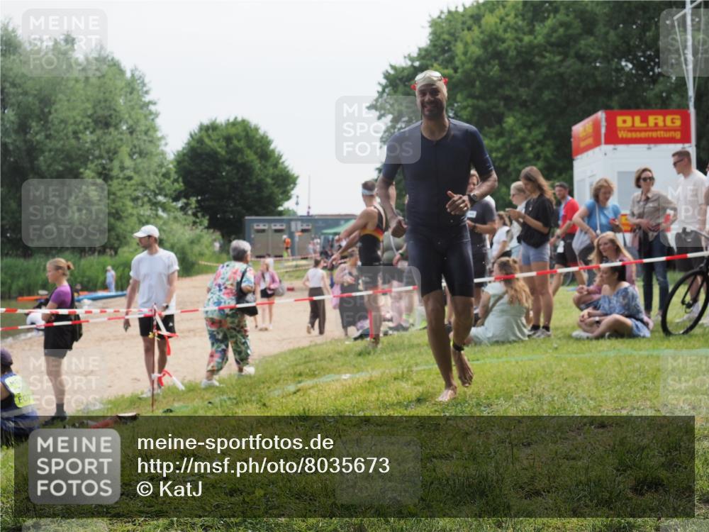 15.06.2025 - 27. Vierlanden-Triathlon KatJ http://msf.ph/oto/8035673 15.06.2025 11:20:33 Schwimmen 838, 890, 926, 969 meine-sportfotos.de