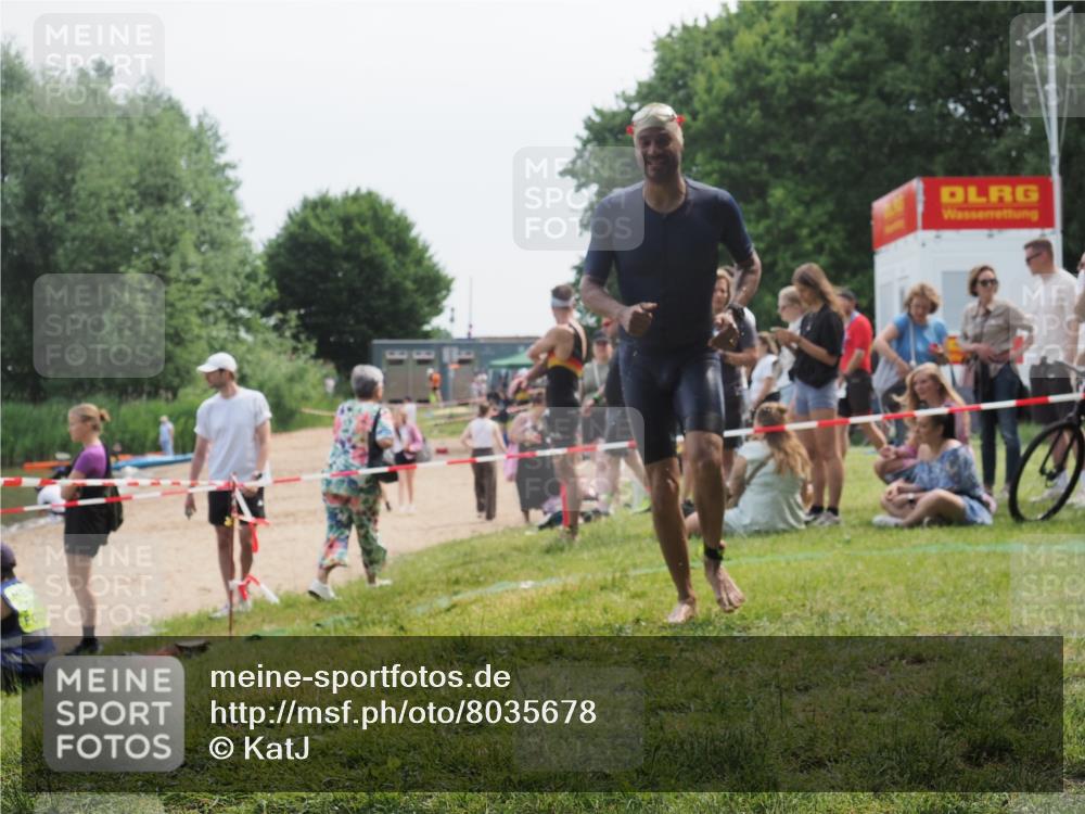 15.06.2025 - 27. Vierlanden-Triathlon KatJ http://msf.ph/oto/8035678 15.06.2025 11:20:33 Schwimmen 838, 890, 926, 969 meine-sportfotos.de