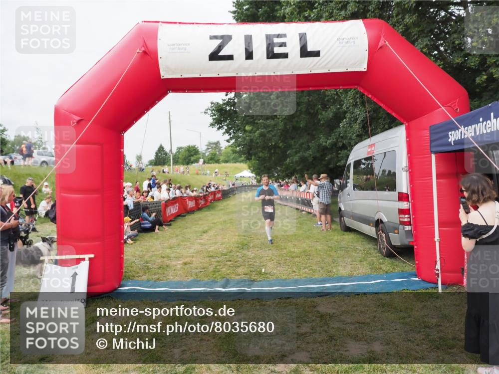 21.06.2025 - 27. Vierlanden-Triathlon MichiJ http://msf.ph/oto/8035680 15.06.2026 13:01:10 Ziel 106 meine-sportfotos.de