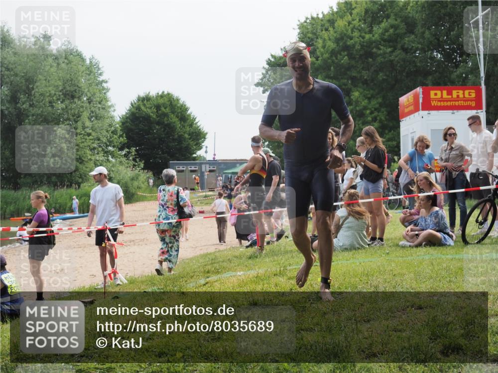 15.06.2025 - 27. Vierlanden-Triathlon KatJ http://msf.ph/oto/8035689 15.06.2025 11:20:33 Schwimmen 838, 890, 926, 969 meine-sportfotos.de
