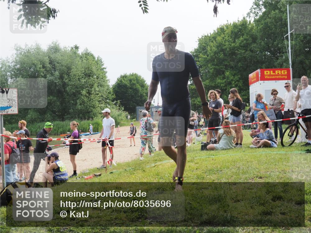 15.06.2025 - 27. Vierlanden-Triathlon KatJ http://msf.ph/oto/8035696 15.06.2025 11:20:34 Schwimmen 838, 890, 926, 969 meine-sportfotos.de