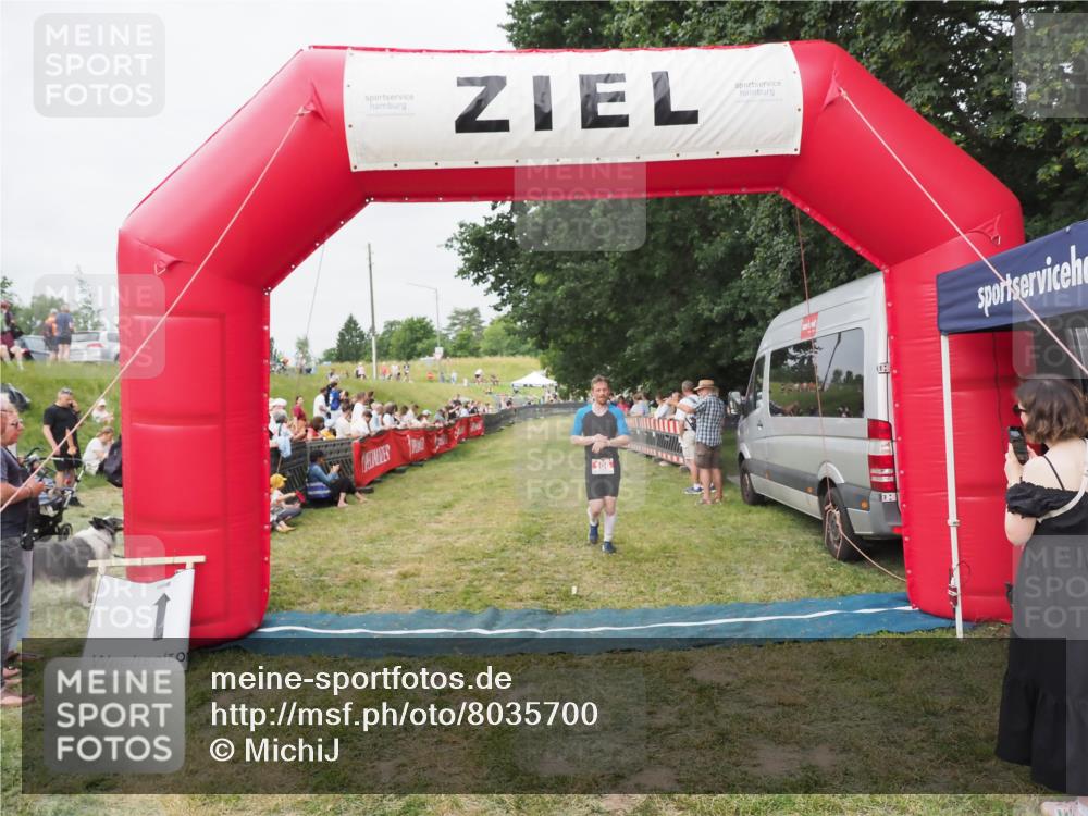 21.06.2025 - 27. Vierlanden-Triathlon MichiJ http://msf.ph/oto/8035700 15.06.2026 13:01:11 Ziel 106 meine-sportfotos.de