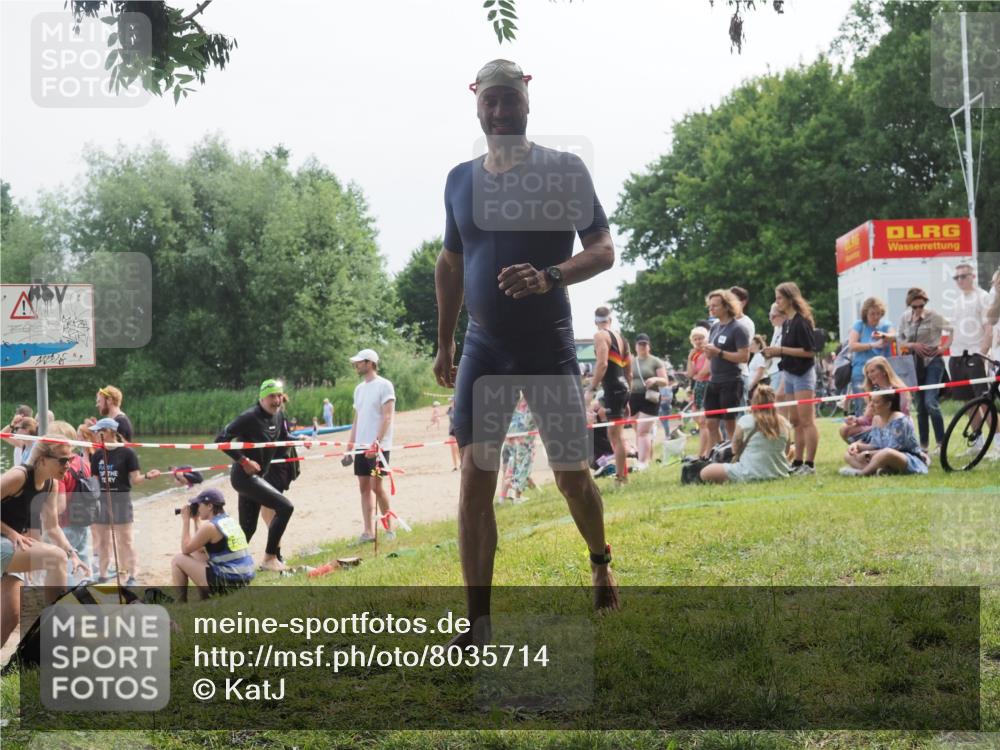 15.06.2025 - 27. Vierlanden-Triathlon KatJ http://msf.ph/oto/8035714 15.06.2025 11:20:35 Schwimmen 838, 890, 969 meine-sportfotos.de