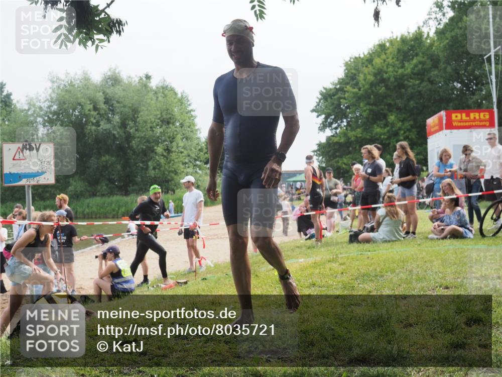 15.06.2025 - 27. Vierlanden-Triathlon KatJ http://msf.ph/oto/8035721 15.06.2025 11:20:35 Schwimmen 838, 890, 969 meine-sportfotos.de