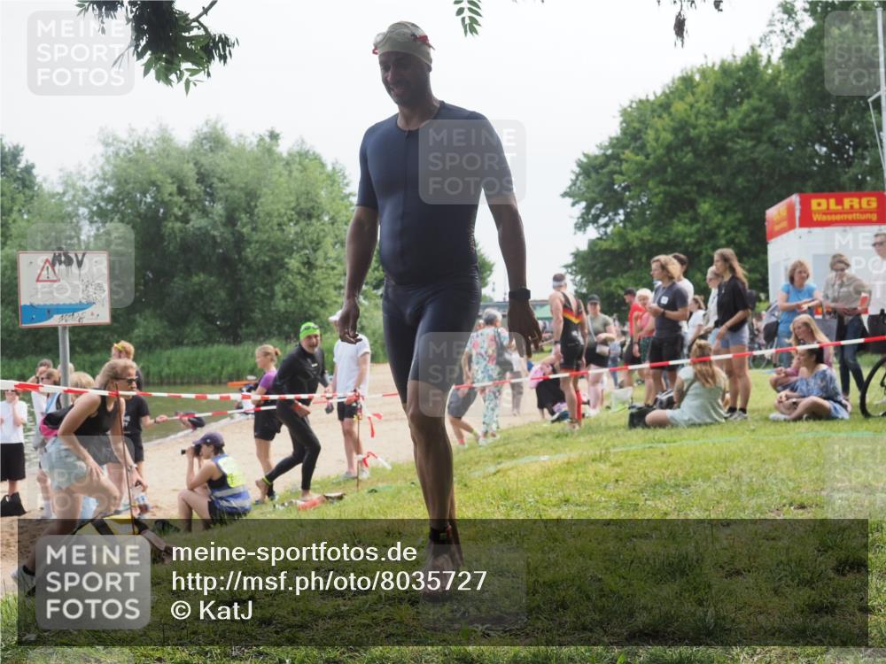 15.06.2025 - 27. Vierlanden-Triathlon KatJ http://msf.ph/oto/8035727 15.06.2025 11:20:35 Schwimmen 838, 890, 969 meine-sportfotos.de