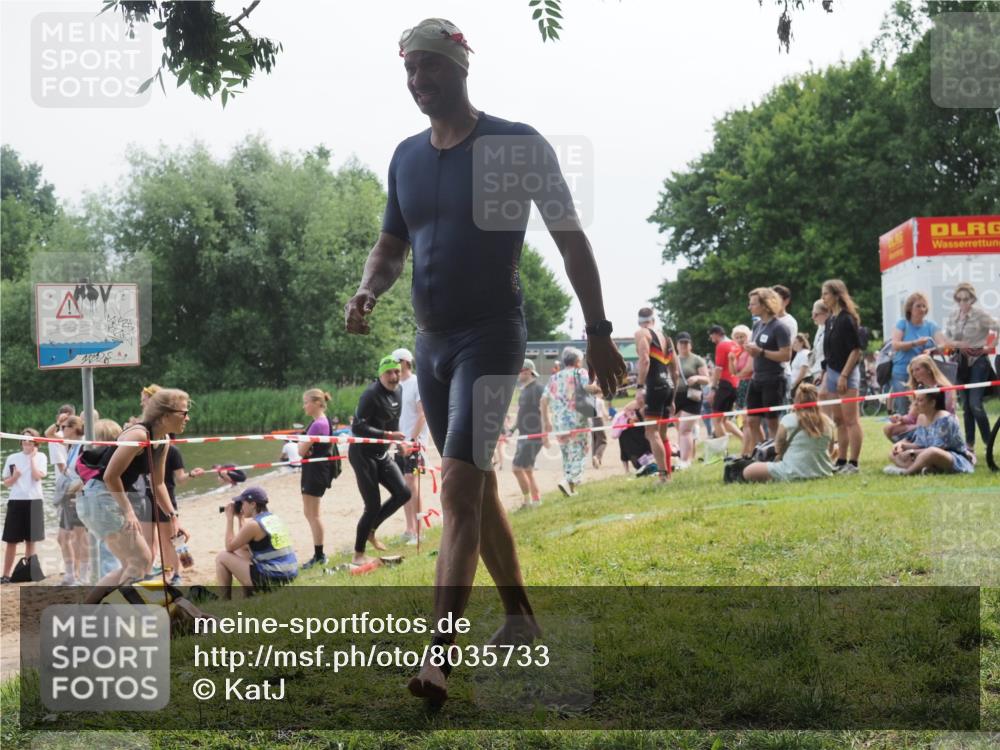 15.06.2025 - 27. Vierlanden-Triathlon KatJ http://msf.ph/oto/8035733 15.06.2025 11:20:35 Schwimmen 838, 890, 969 meine-sportfotos.de