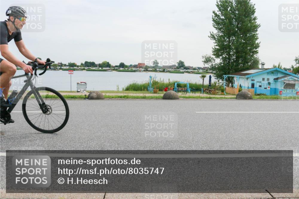 15.06.2025 - 27. Vierlanden-Triathlon H.Heesch http://msf.ph/oto/8035747 15.06.2025 10:45:40 Radfahren 81, 84 meine-sportfotos.de