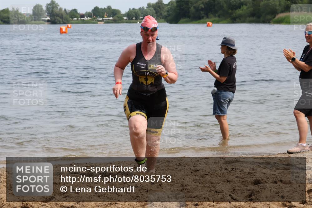 15.06.2025 - 27. Vierlanden-Triathlon Lena Gebhardt http://msf.ph/oto/8035753 15.06.2025 11:24:01 Schwimmen 903, 955, 959 meine-sportfotos.de