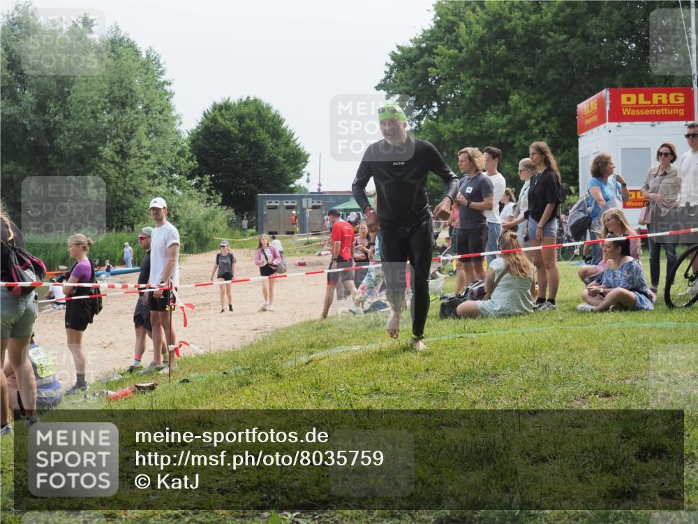 15.06.2025 - 27. Vierlanden-Triathlon KatJ http://msf.ph/oto/8035759 15.06.2025 11:20:37 Schwimmen 838, 969, 1400 meine-sportfotos.de