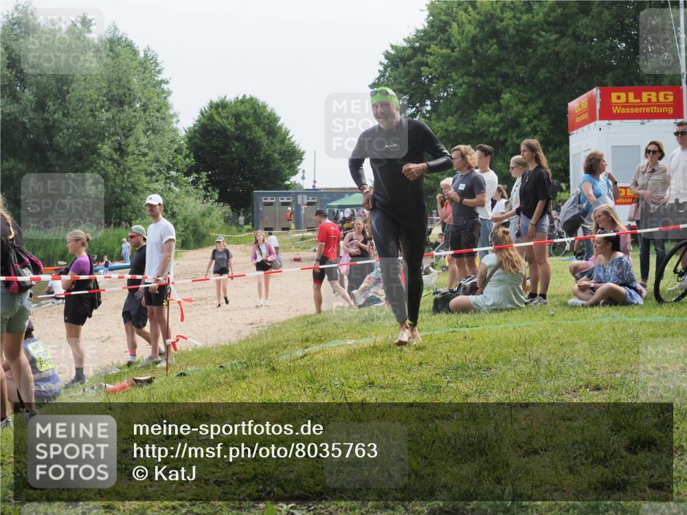 15.06.2025 - 27. Vierlanden-Triathlon KatJ http://msf.ph/oto/8035763 15.06.2025 11:20:37 Schwimmen 838, 969, 1400 meine-sportfotos.de