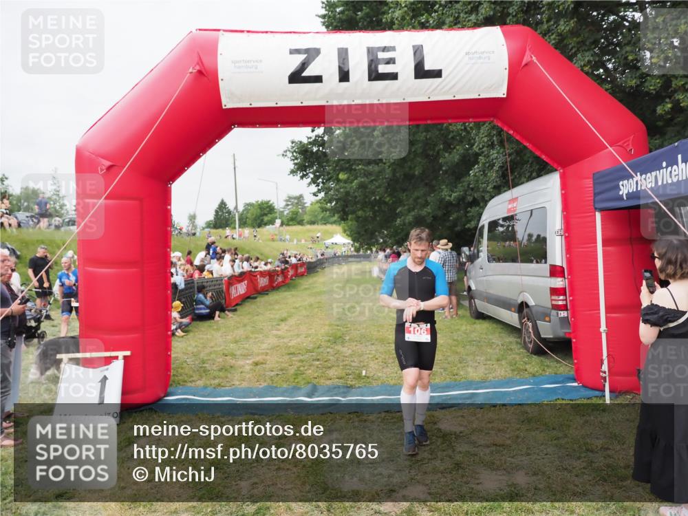 21.06.2025 - 27. Vierlanden-Triathlon MichiJ http://msf.ph/oto/8035765 15.06.2026 13:01:13 Ziel 106 meine-sportfotos.de
