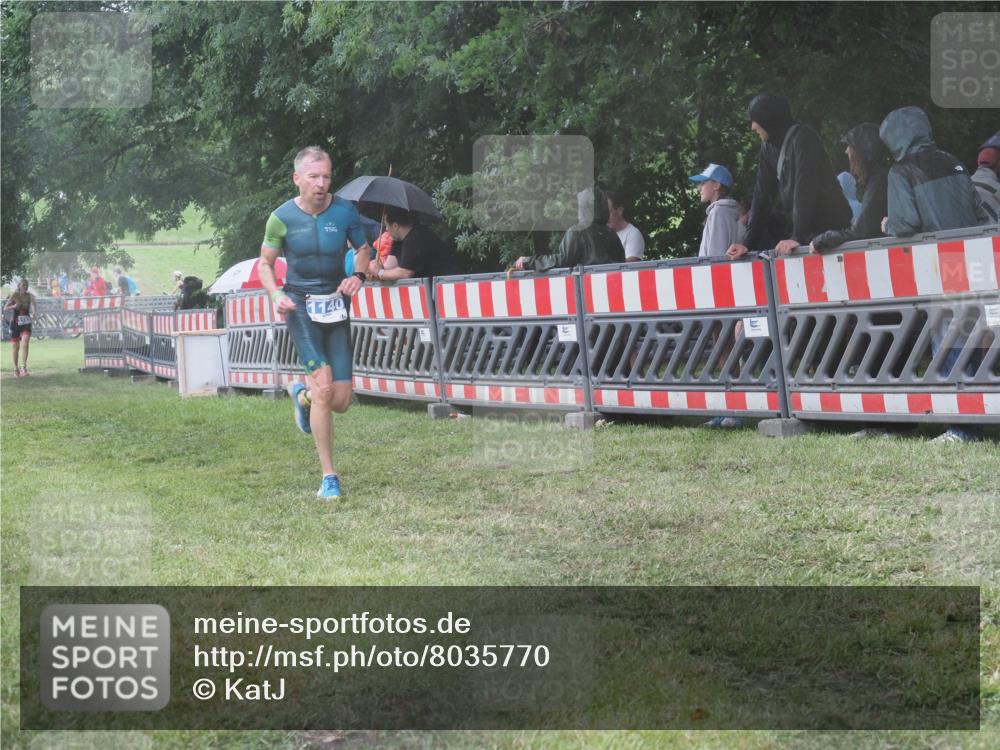 21.06.2025 - 27. Vierlanden-Triathlon KatJ http://msf.ph/oto/8035770 15.06.2025 13:52:40 Ziel 913, 1123, 1140 meine-sportfotos.de