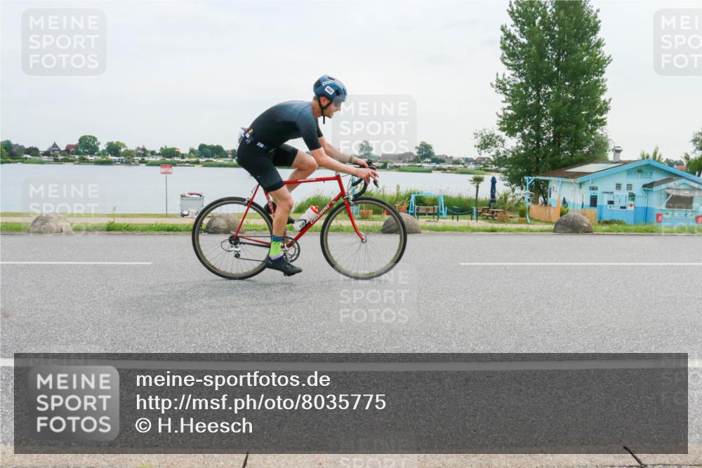 15.06.2025 - 27. Vierlanden-Triathlon H.Heesch http://msf.ph/oto/8035775 15.06.2025 10:45:47 Radfahren 450, 462 meine-sportfotos.de