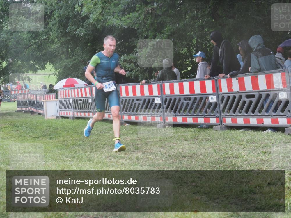 21.06.2025 - 27. Vierlanden-Triathlon KatJ http://msf.ph/oto/8035783 15.06.2025 13:52:41 Ziel 913, 1140 meine-sportfotos.de