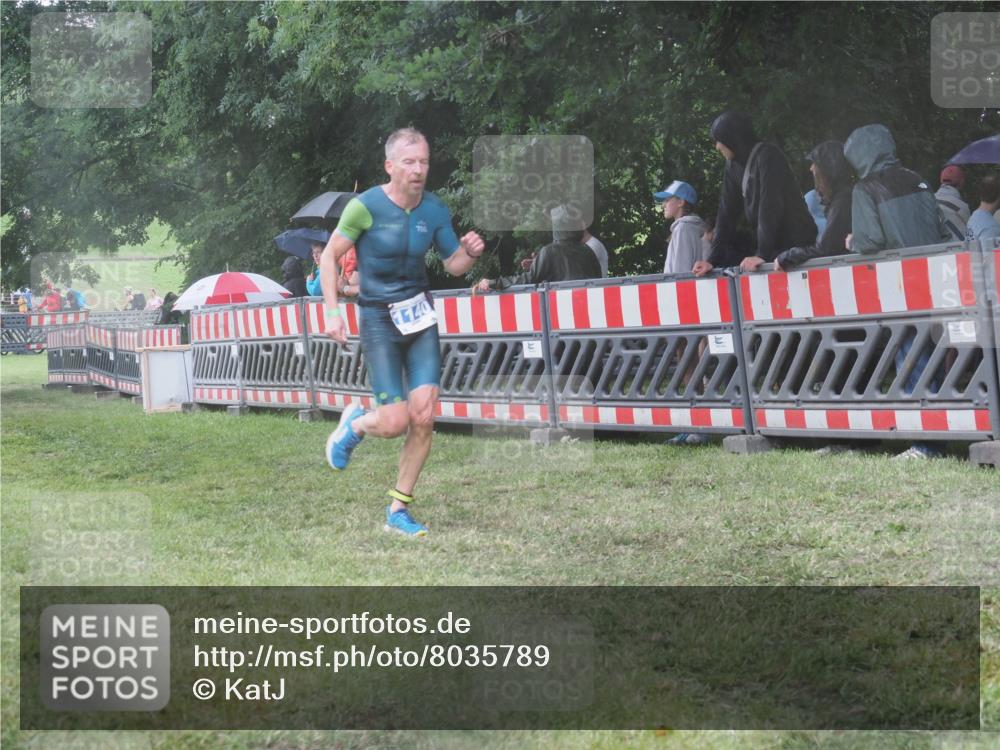 21.06.2025 - 27. Vierlanden-Triathlon KatJ http://msf.ph/oto/8035789 15.06.2025 13:52:41 Ziel 913, 1140 meine-sportfotos.de