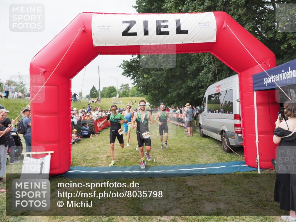 21.06.2025 - 27. Vierlanden-Triathlon MichiJ http://msf.ph/oto/8035798 15.06.2026 13:02:18 Ziel 755, 1009, 1039, 1041, 1042, 1043 meine-sportfotos.de