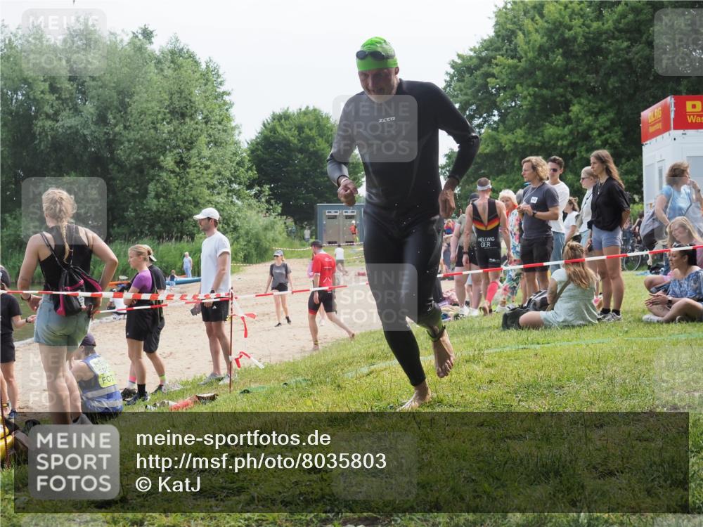 15.06.2025 - 27. Vierlanden-Triathlon KatJ http://msf.ph/oto/8035803 15.06.2025 11:20:38 Schwimmen 838, 969, 1400 meine-sportfotos.de