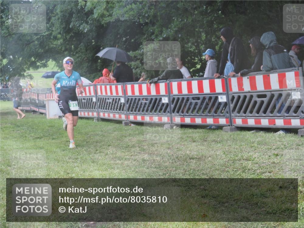 21.06.2025 - 27. Vierlanden-Triathlon KatJ http://msf.ph/oto/8035810 15.06.2025 13:52:45 Ziel 913 meine-sportfotos.de