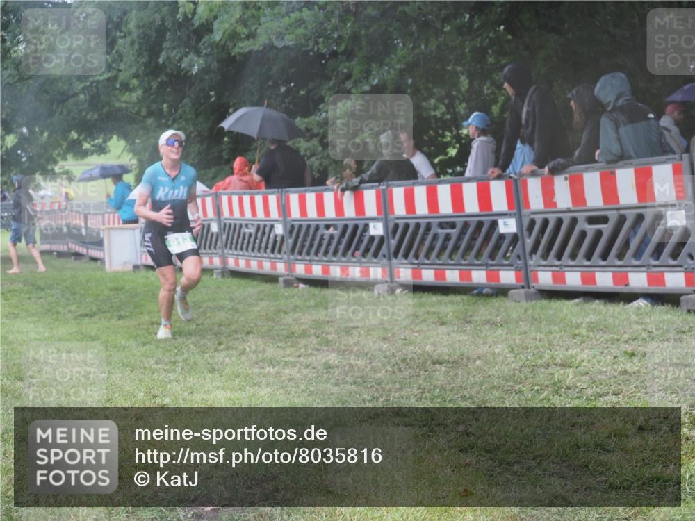 21.06.2025 - 27. Vierlanden-Triathlon KatJ http://msf.ph/oto/8035816 15.06.2025 13:52:45 Ziel 913 meine-sportfotos.de