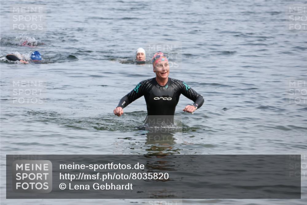 15.06.2025 - 27. Vierlanden-Triathlon Lena Gebhardt http://msf.ph/oto/8035820 15.06.2025 11:26:36 Schwimmen  meine-sportfotos.de