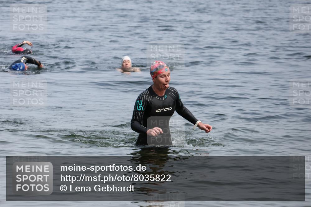 15.06.2025 - 27. Vierlanden-Triathlon Lena Gebhardt http://msf.ph/oto/8035822 15.06.2025 11:26:37 Schwimmen  meine-sportfotos.de