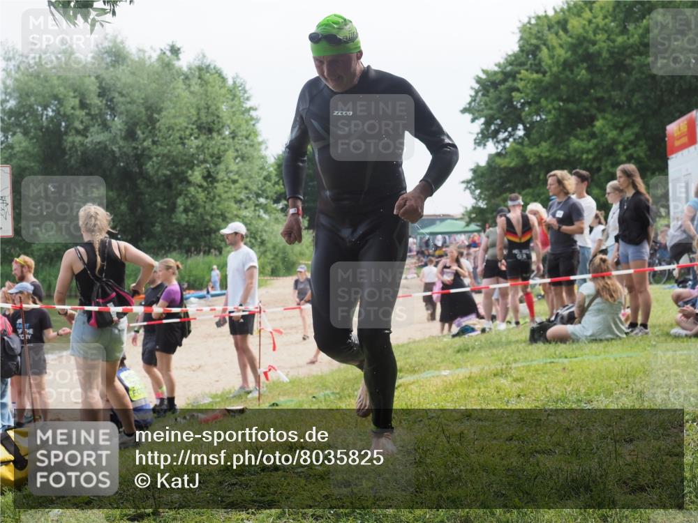15.06.2025 - 27. Vierlanden-Triathlon KatJ http://msf.ph/oto/8035825 15.06.2025 11:20:39 Schwimmen 838, 879, 941, 969, 1400 meine-sportfotos.de