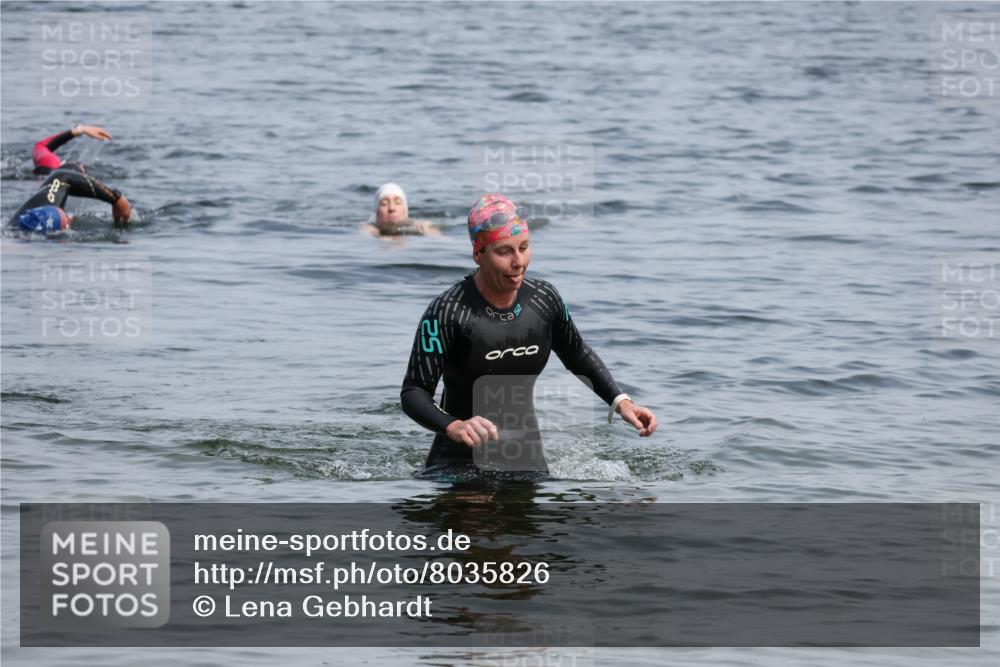 15.06.2025 - 27. Vierlanden-Triathlon Lena Gebhardt http://msf.ph/oto/8035826 15.06.2025 11:26:37 Schwimmen  meine-sportfotos.de