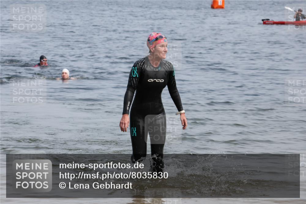 15.06.2025 - 27. Vierlanden-Triathlon Lena Gebhardt http://msf.ph/oto/8035830 15.06.2025 11:26:42 Schwimmen 900 meine-sportfotos.de
