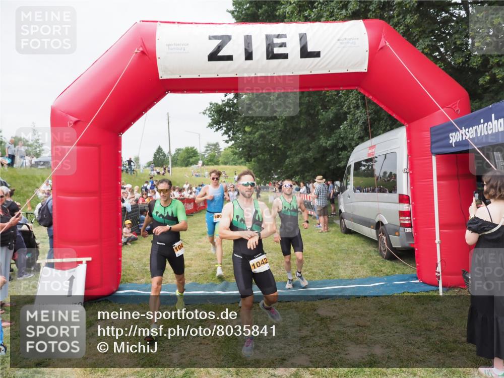 21.06.2025 - 27. Vierlanden-Triathlon MichiJ http://msf.ph/oto/8035841 15.06.2026 13:02:19 Ziel 755, 1009, 1039, 1041, 1042, 1043 meine-sportfotos.de