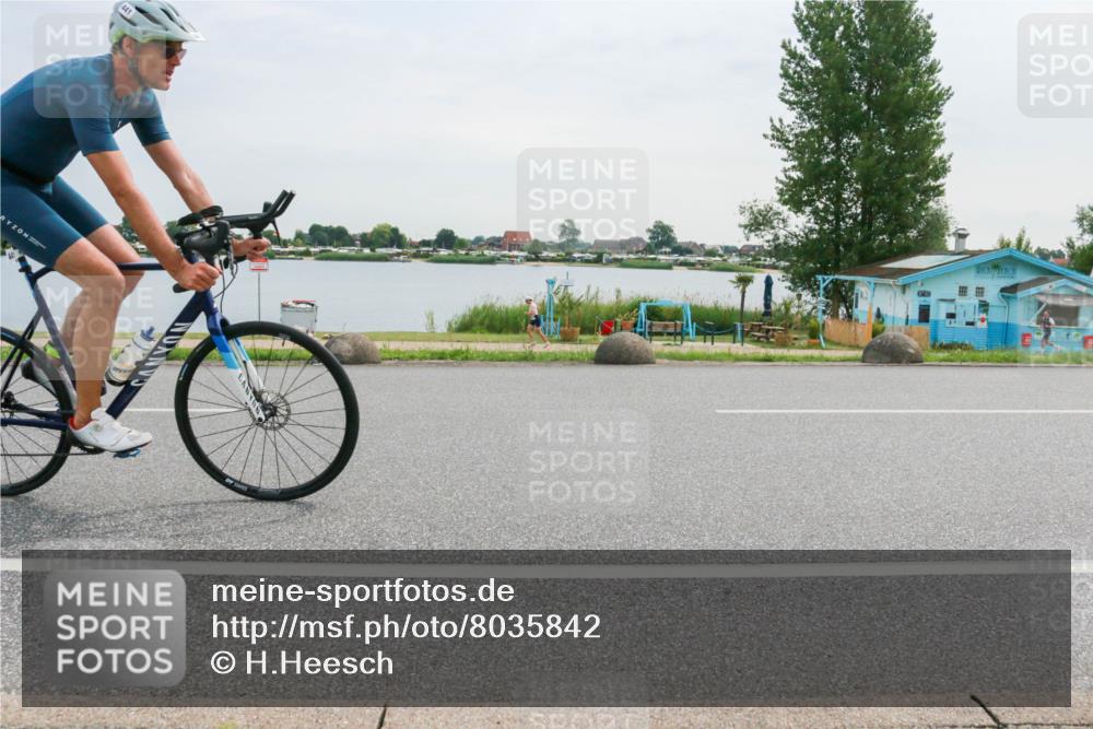 15.06.2025 - 27. Vierlanden-Triathlon H.Heesch http://msf.ph/oto/8035842 15.06.2025 10:46:47 Radfahren 441 meine-sportfotos.de