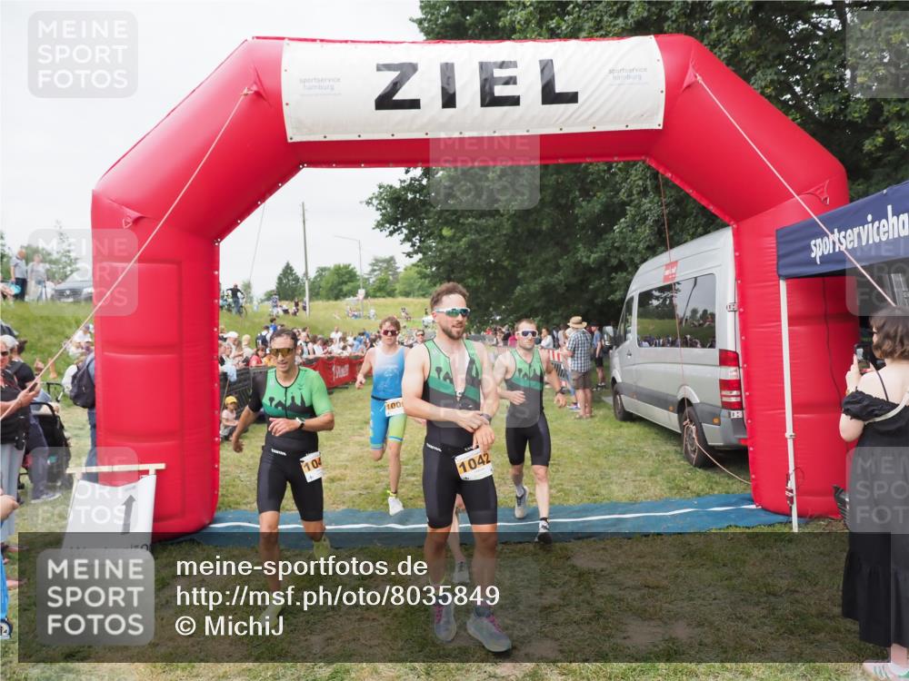 21.06.2025 - 27. Vierlanden-Triathlon MichiJ http://msf.ph/oto/8035849 15.06.2026 13:02:19 Ziel 755, 1009, 1039, 1041, 1042, 1043 meine-sportfotos.de