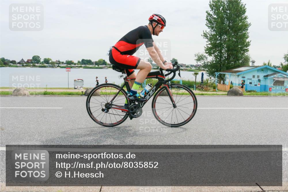 15.06.2025 - 27. Vierlanden-Triathlon H.Heesch http://msf.ph/oto/8035852 15.06.2025 10:46:54 Radfahren 315, 325, 364 meine-sportfotos.de