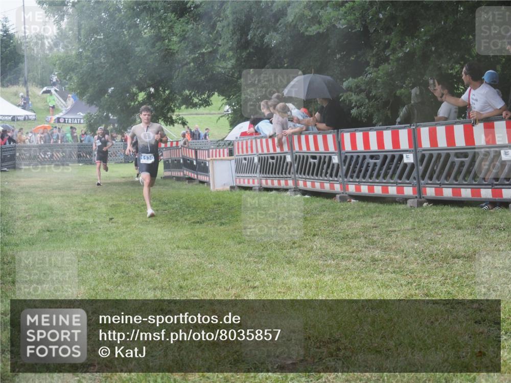 21.06.2025 - 27. Vierlanden-Triathlon KatJ http://msf.ph/oto/8035857 15.06.2025 13:53:01 Ziel 48, 1128, 1130, 1161 meine-sportfotos.de