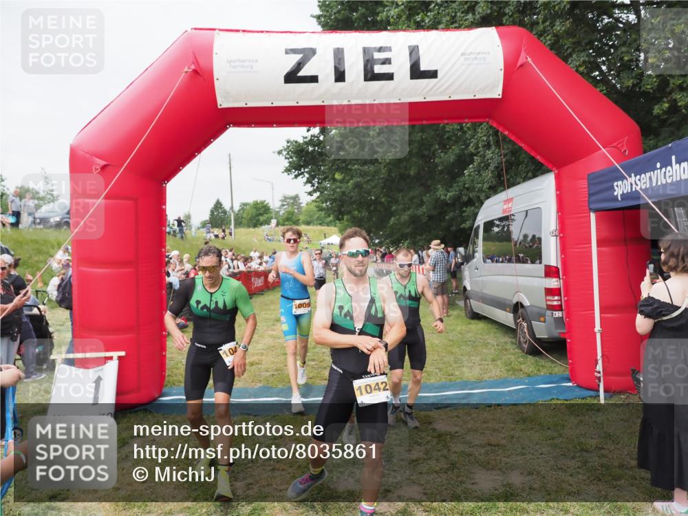 21.06.2025 - 27. Vierlanden-Triathlon MichiJ http://msf.ph/oto/8035861 15.06.2026 13:02:19 Ziel 755, 1009, 1039, 1041, 1042, 1043 meine-sportfotos.de