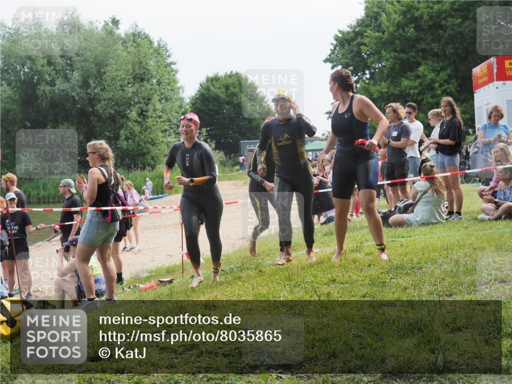 15.06.2025 - 27. Vierlanden-Triathlon KatJ http://msf.ph/oto/8035865 15.06.2025 11:20:46 Schwimmen 879, 924, 936, 941, 969, 1400 meine-sportfotos.de