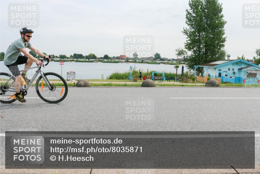 15.06.2025 - 27. Vierlanden-Triathlon H.Heesch http://msf.ph/oto/8035871 15.06.2025 10:46:58 Radfahren 315, 325, 364, 455 meine-sportfotos.de