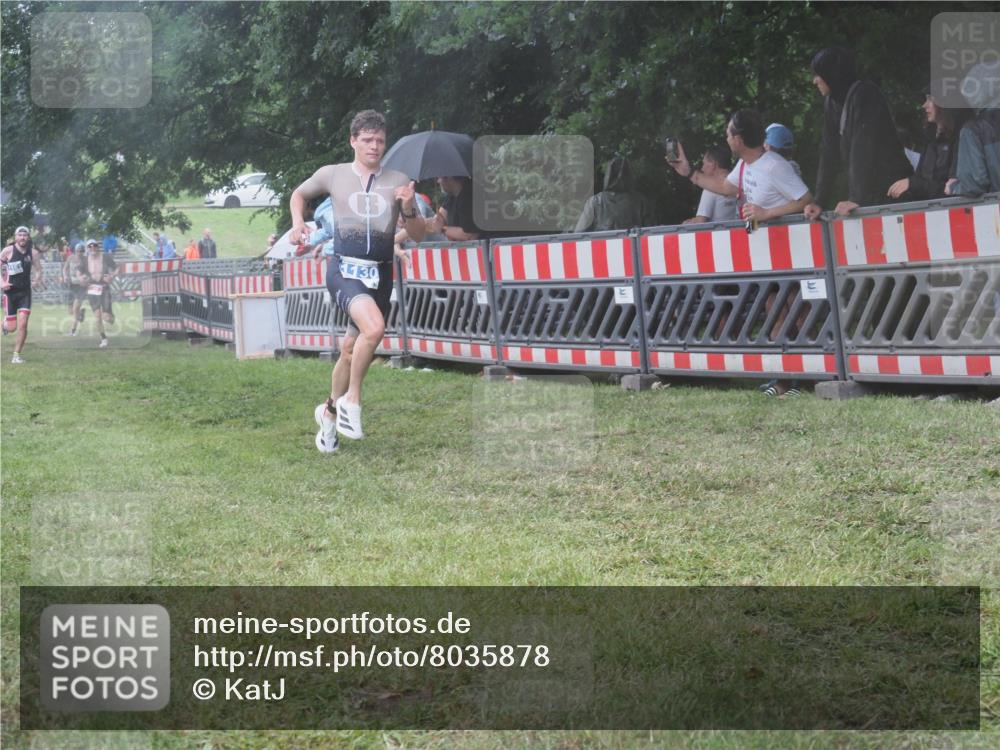 21.06.2025 - 27. Vierlanden-Triathlon KatJ http://msf.ph/oto/8035878 15.06.2025 13:53:03 Ziel 48, 1128, 1130, 1161 meine-sportfotos.de