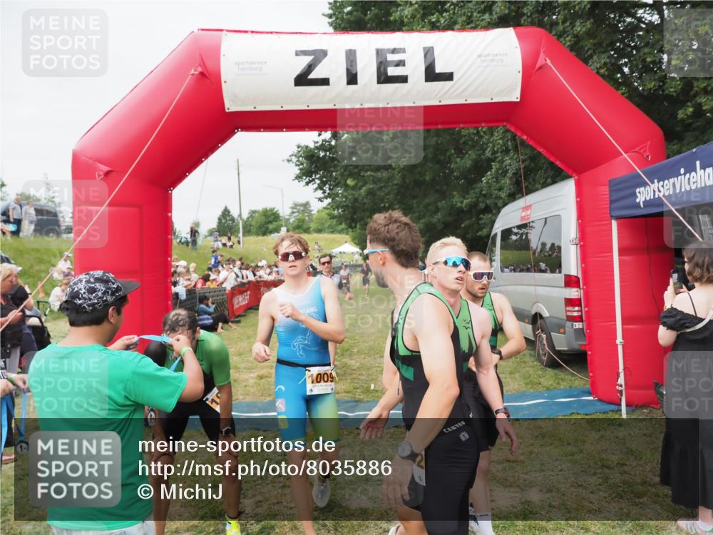 21.06.2025 - 27. Vierlanden-Triathlon MichiJ http://msf.ph/oto/8035886 15.06.2026 13:02:20 Ziel 755, 1009, 1039, 1041, 1042, 1043 meine-sportfotos.de