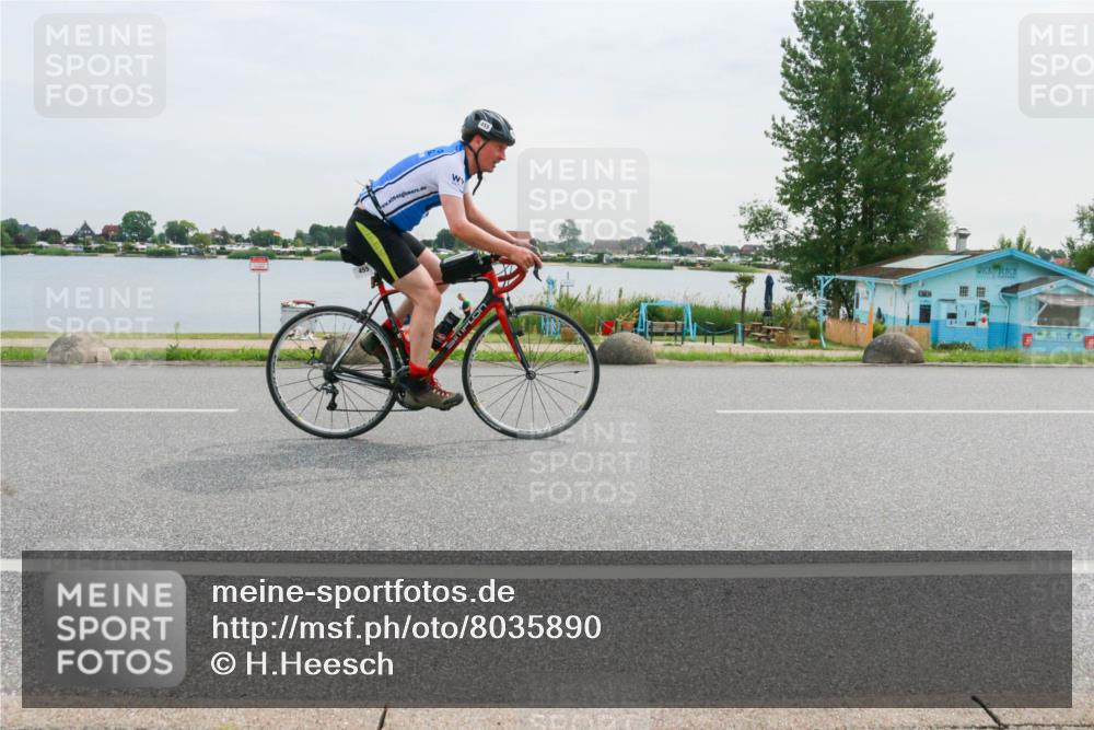15.06.2025 - 27. Vierlanden-Triathlon H.Heesch http://msf.ph/oto/8035890 15.06.2025 10:46:59 Radfahren 315, 325, 455 meine-sportfotos.de